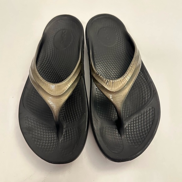 Oofos WOMEN'S OOLALA LUXE SANDAL - LATTE
Size 9.0 - Picture 2 of 12